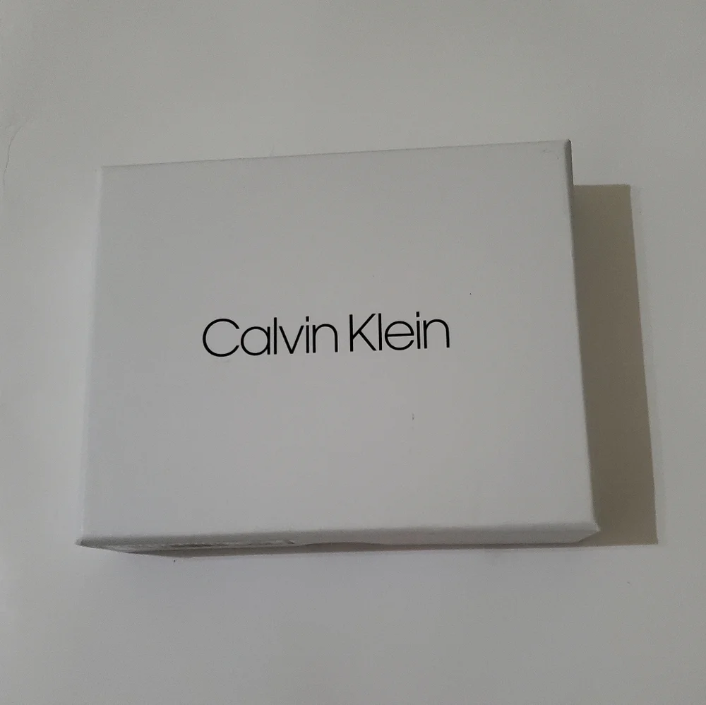 🤩New in box authentic Calvin Klein genuine leather Mens black wallet